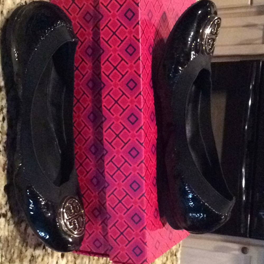 Tory Burch Caroline black flat